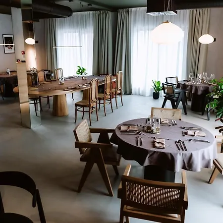 ホテル Septembar ポドゴリツァ