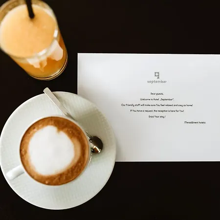 Septembar ホテル 4*
