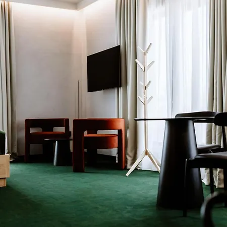 Septembar Hotel 4*